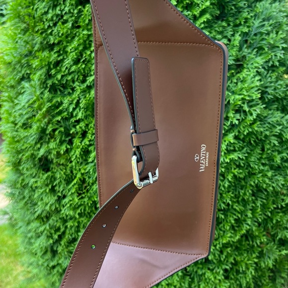 ❌SOLD❌Authentic Valentino Garavani rockstud VLTN Brown leather belt bag - Picture 17 of 17